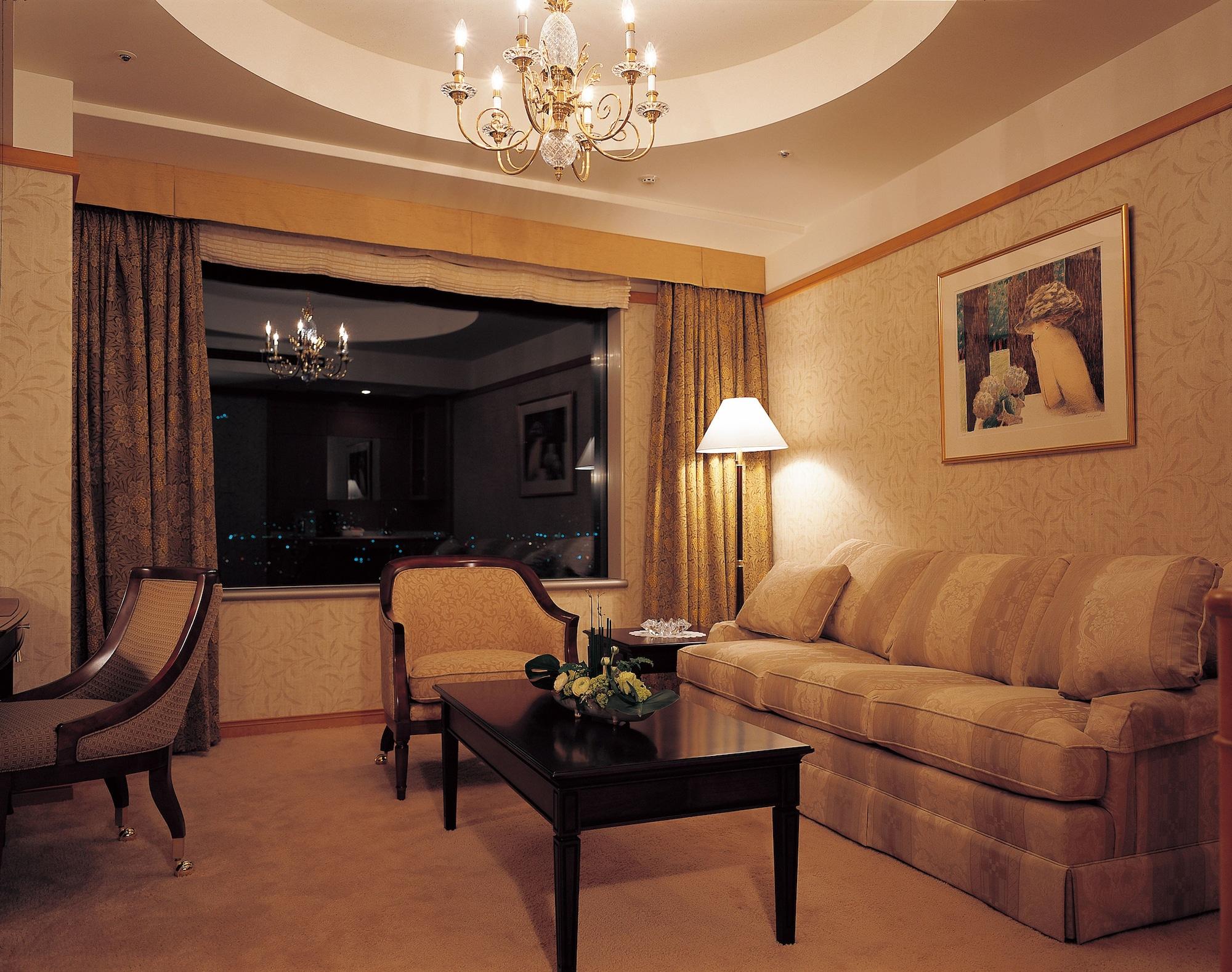 Sapporo Prince Hotel Exteriör bild A living room in a suite at the Mandarin Oriental, Tokyo