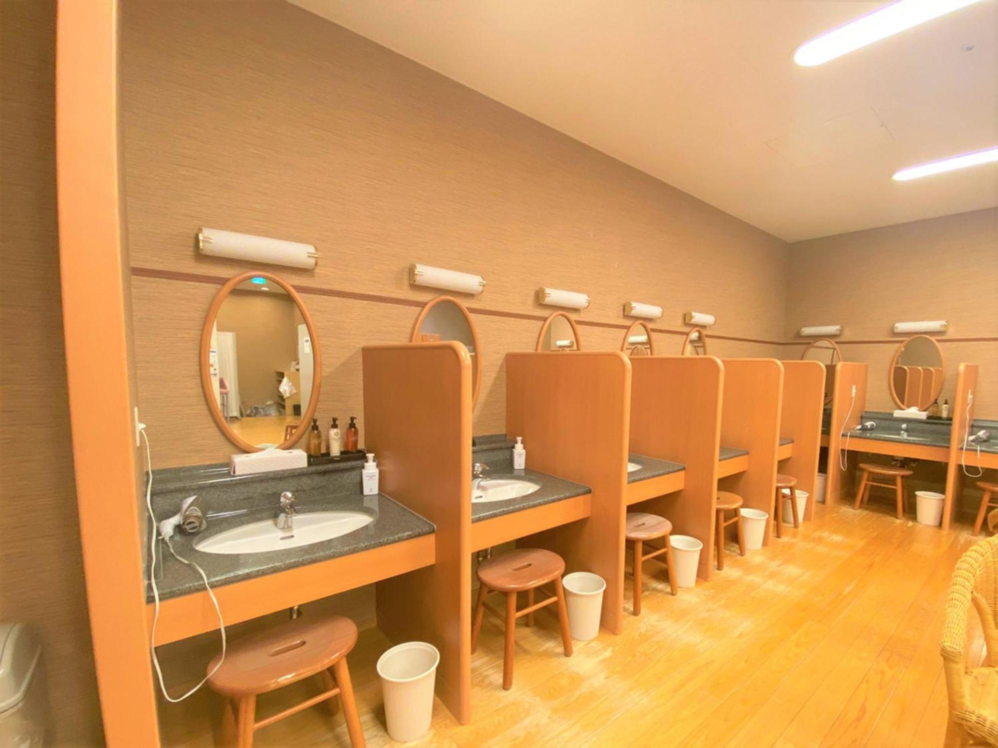 Sapporo Prince Hotel Exteriör bild A Japanese onsen's washing room