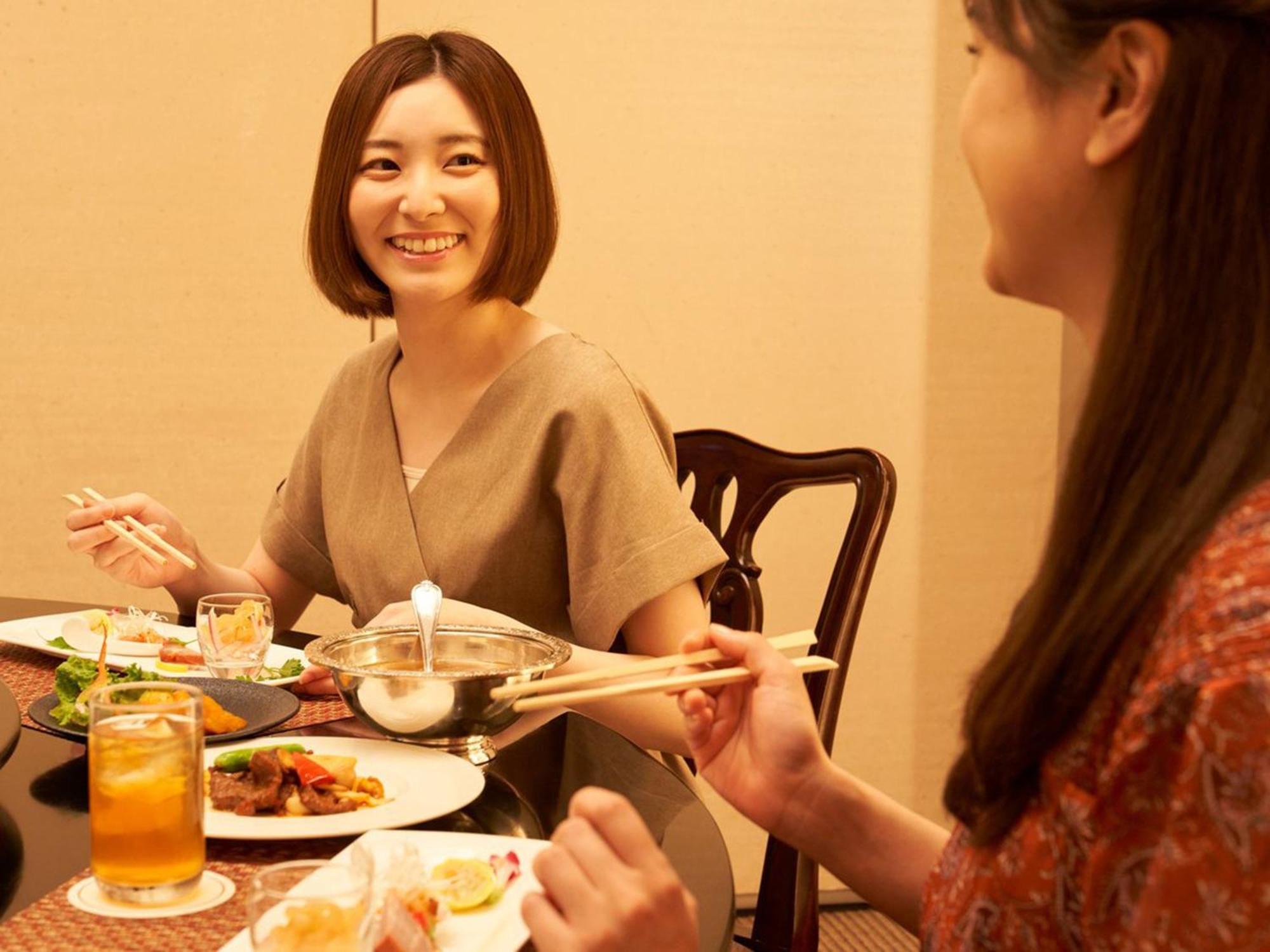 Sapporo Prince Hotel Exteriör bild Japanese women eating with chopsticks